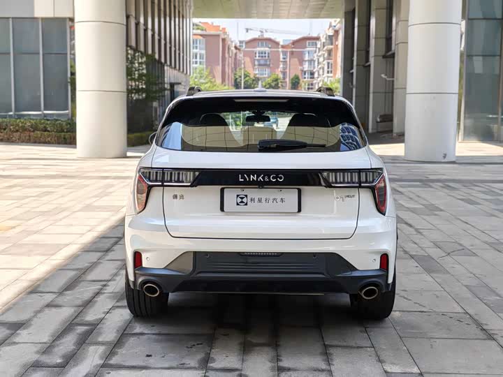 Lynk & Co 01 EM-P Hybrid, 2023 — фото 9 из 9