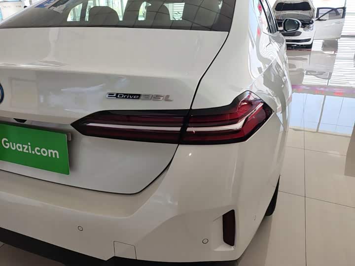 BMW i5, 2025 — фото 8 из 9