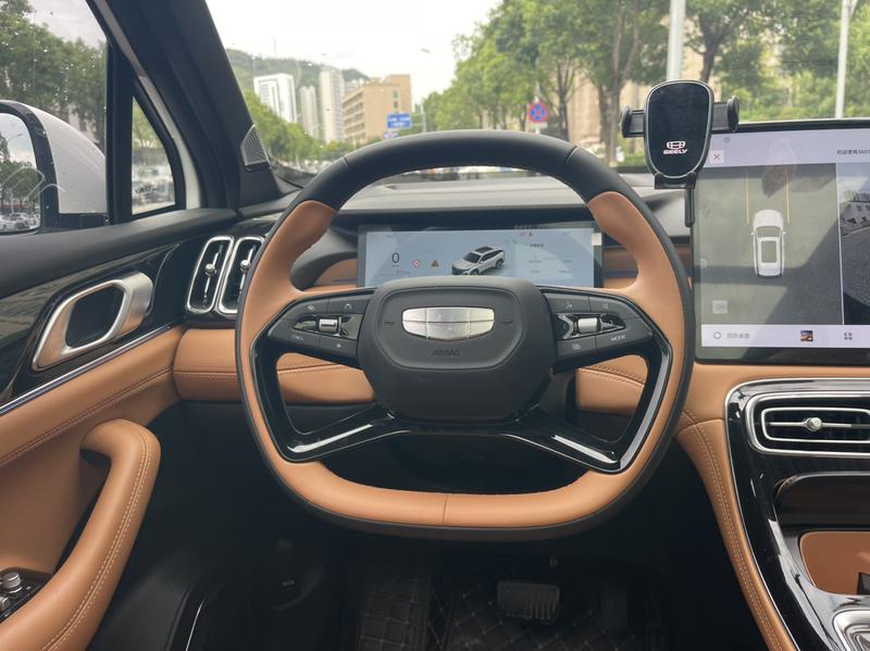 Geely Atlas L, 2025 — фото 11 из 12