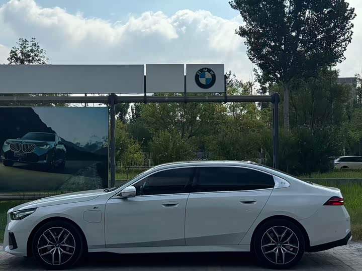 BMW i5, 2024 — фото 4 из 9