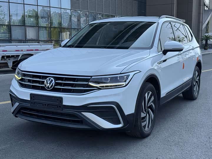 Volkswagen Tiguan L Pro, 2022 — купить в Смоленске под ключ