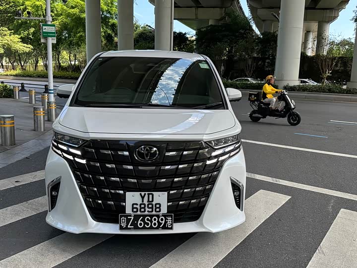 Toyota Alphard, 2025 — фото 2 из 9