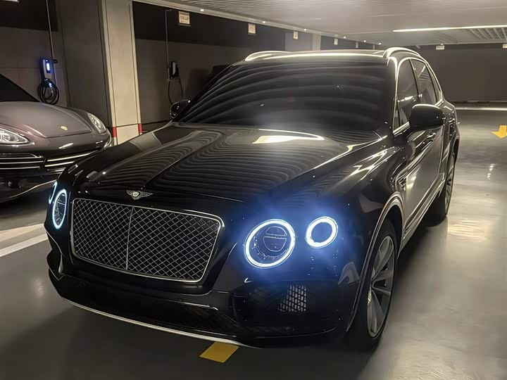 Bentley Bentayga Hybrid, 2022 — купить в Самаре под ключ
