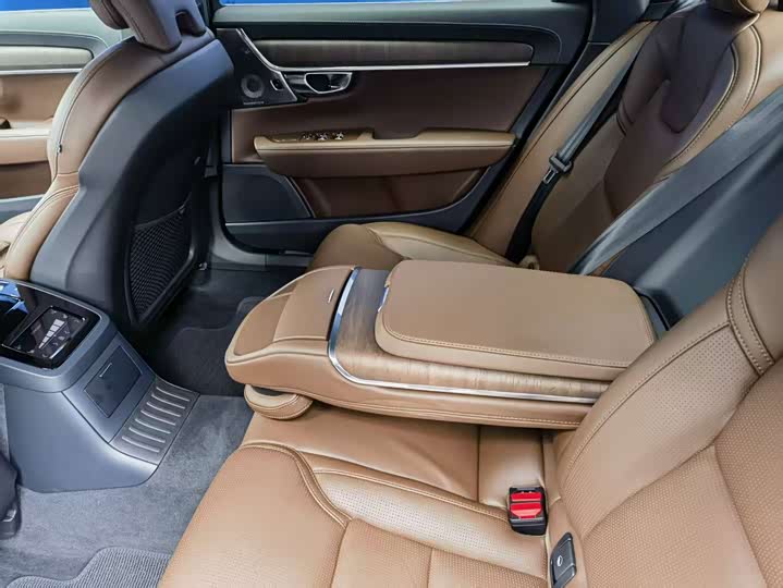 Volvo S90 Hybrid, 2024 — фото 9 из 9