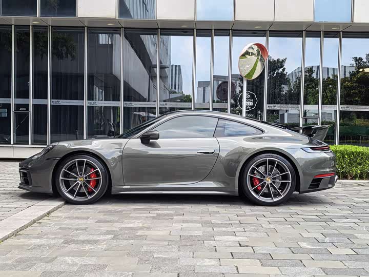 Porsche 911, 2023 — фото 6 из 9