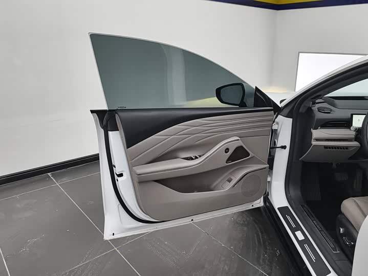 Geely Galaxy Starshine 8 EM-i, 2025 — фото 7 из 9