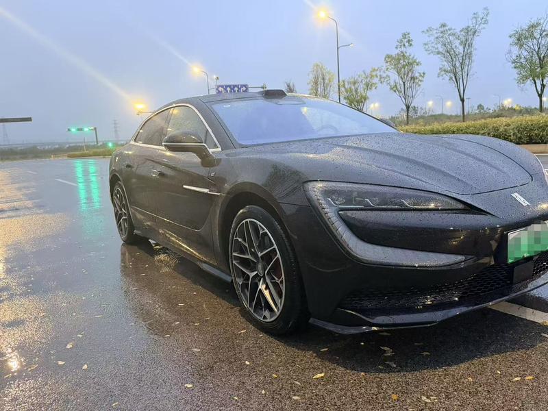 BYD Yangwang U7, 2025 — фото 3 из 12