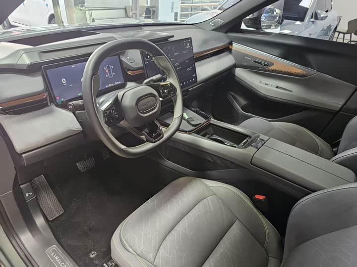 Lynk & Co 08 EM-P Hybrid, 2023 — фото 6 из 9