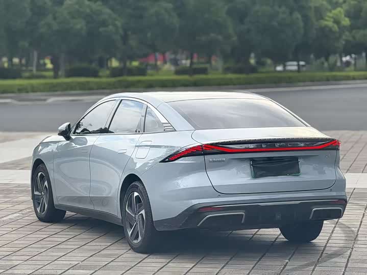 Geely Galaxy L6, 2023 — фото 5 из 9