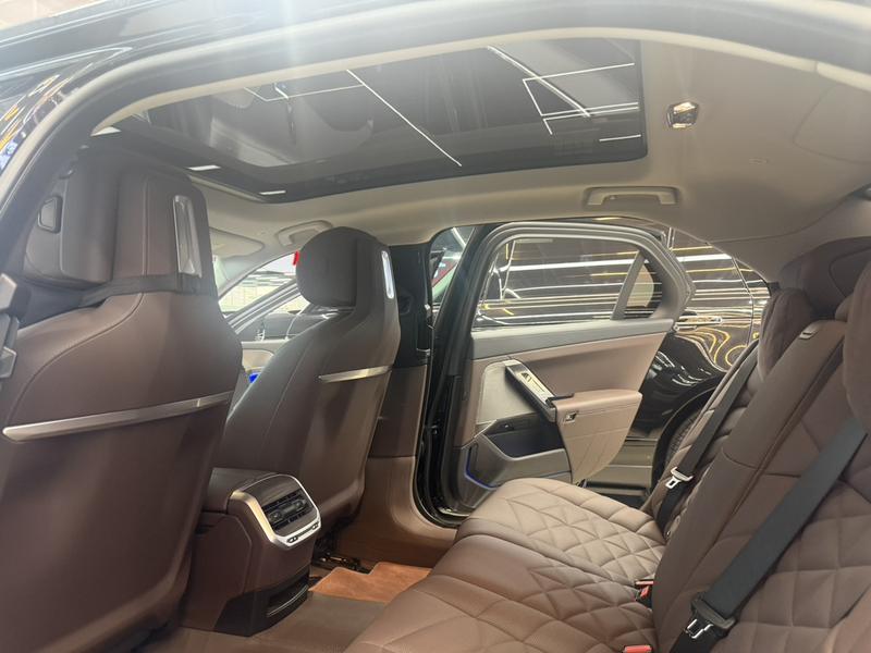 BMW i7, 2024 — фото 10 из 12