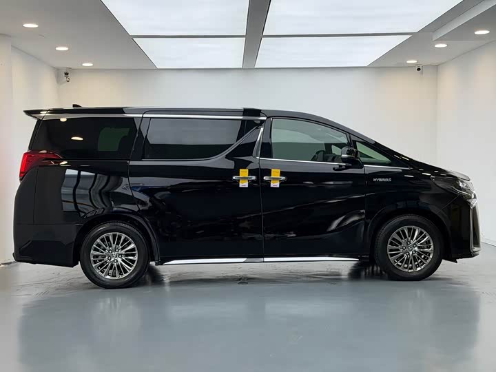 Toyota Alphard, 2022 — фото 8 из 9