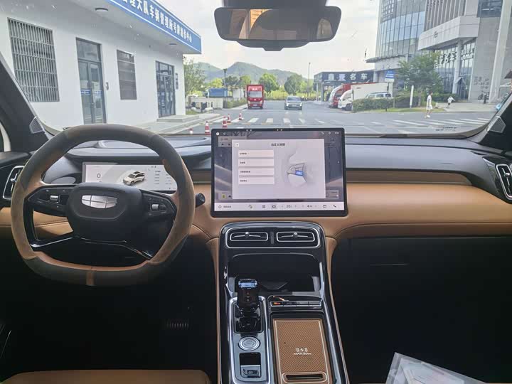 Geely Atlas L, 2025 — фото 6 из 9