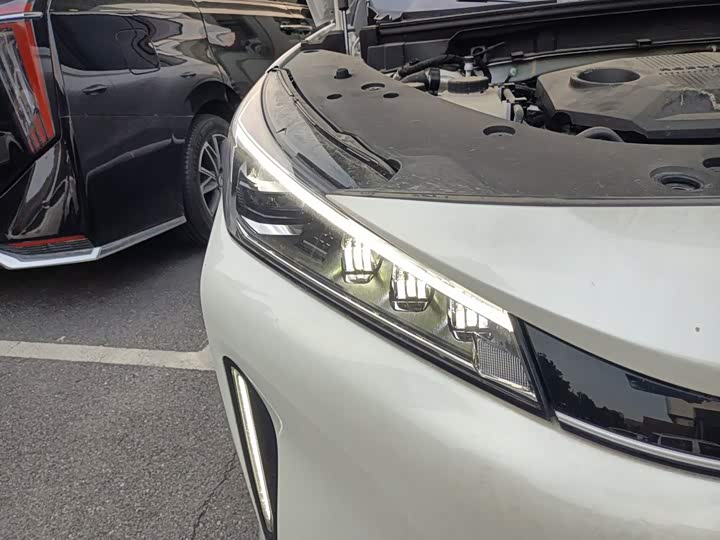 Roewe D5X DMH, 2025 — фото 7 из 9