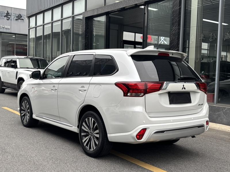 Mitsubishi Outlander, 2022 — фото 4 из 11