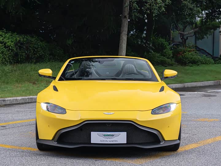 Aston Martin V8 Vantage, 2022 — фото 2 из 9