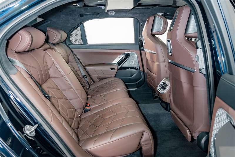 BMW i7, 2024 — фото 12 из 12