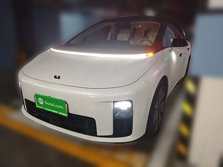 LiXiang i8, 2025 — купить в Санкт-Петербурге под ключ