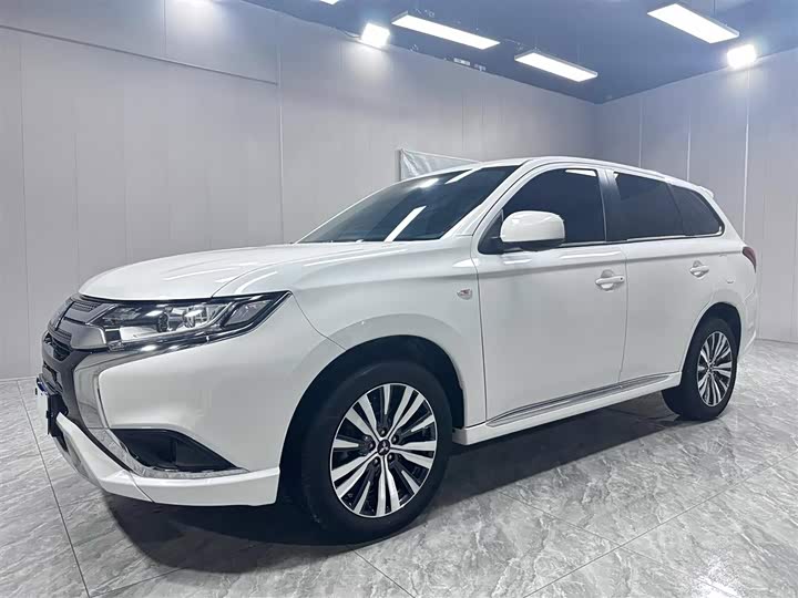 Mitsubishi Outlander, 2022 — фото 7 из 9