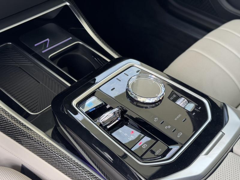BMW i7, 2025 — фото 12 из 12