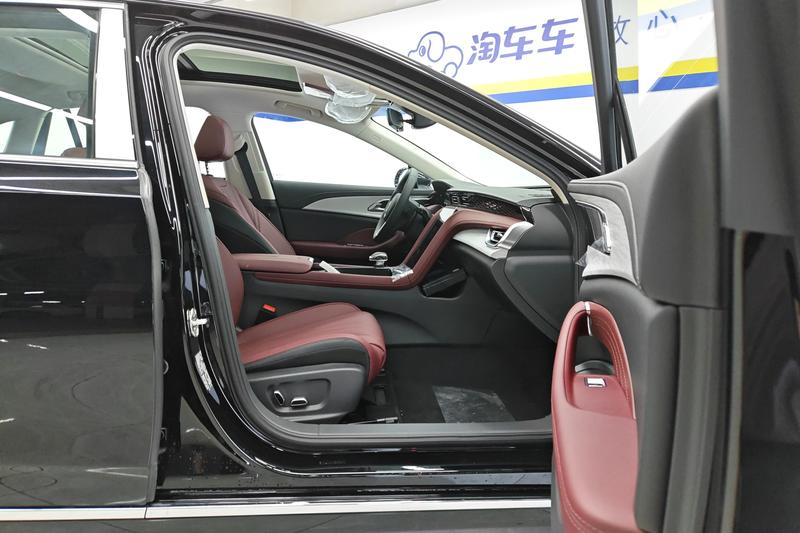 Hongqi H5 Hybrid, 2025 — фото 11 из 12