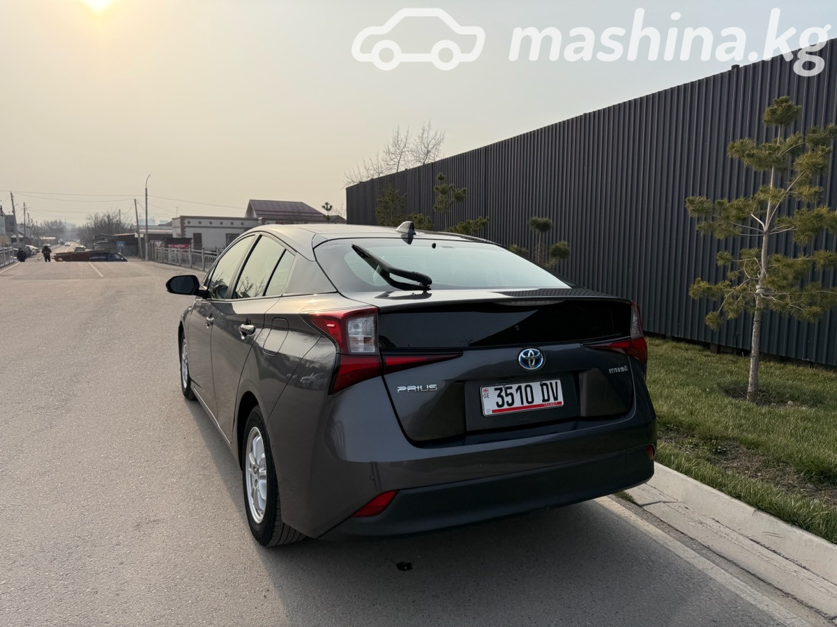 Toyota Prius, 2021 — фото 4 из 9