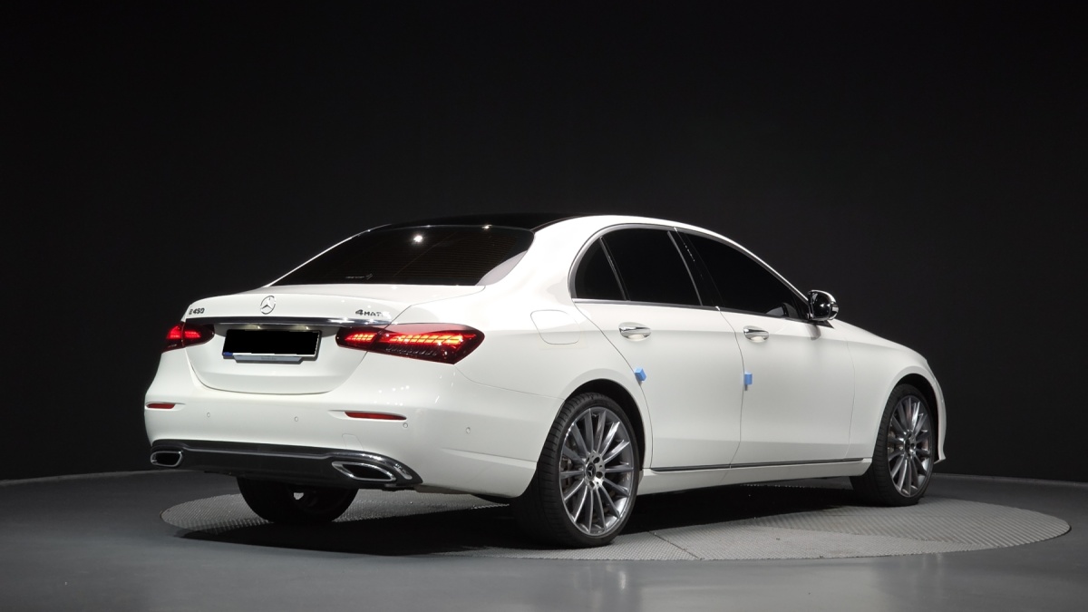 Mercedes-Benz E-Class, 2023 — фото 2 из 12