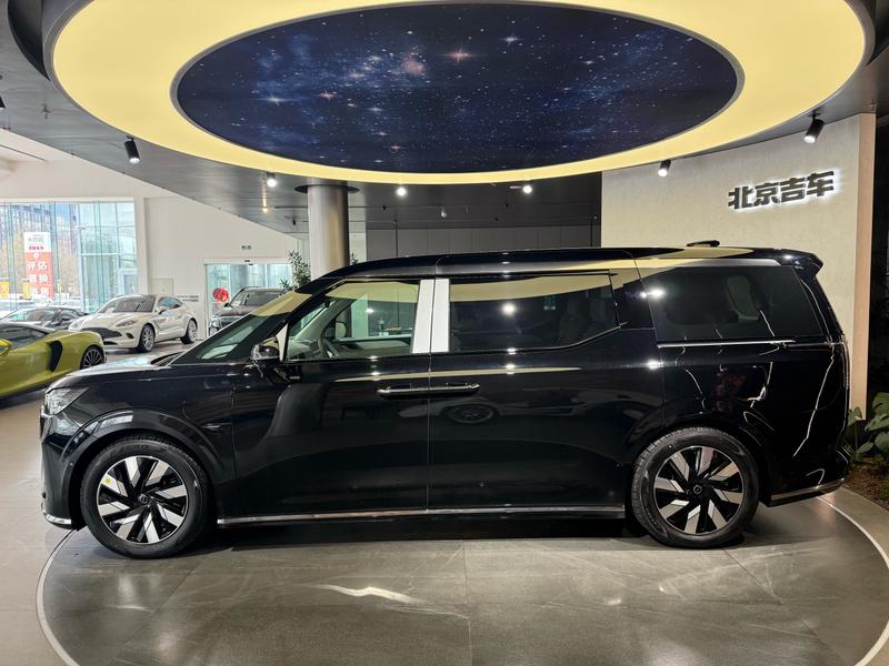 Volvo EM90, 2025 — фото 4 из 12