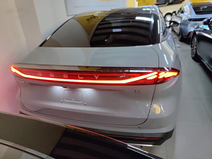 Geely Galaxy L6, 2023 — фото 6 из 9