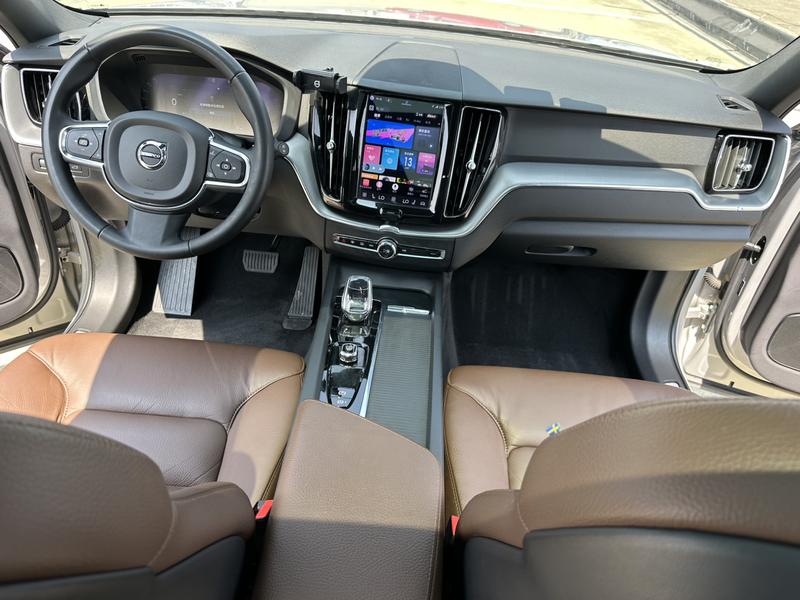 Volvo XC60, 2021 — фото 8 из 12