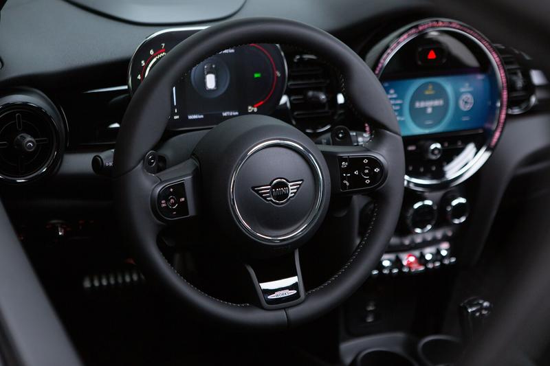 Mini Mini JCW, 2022 — фото 8 из 9