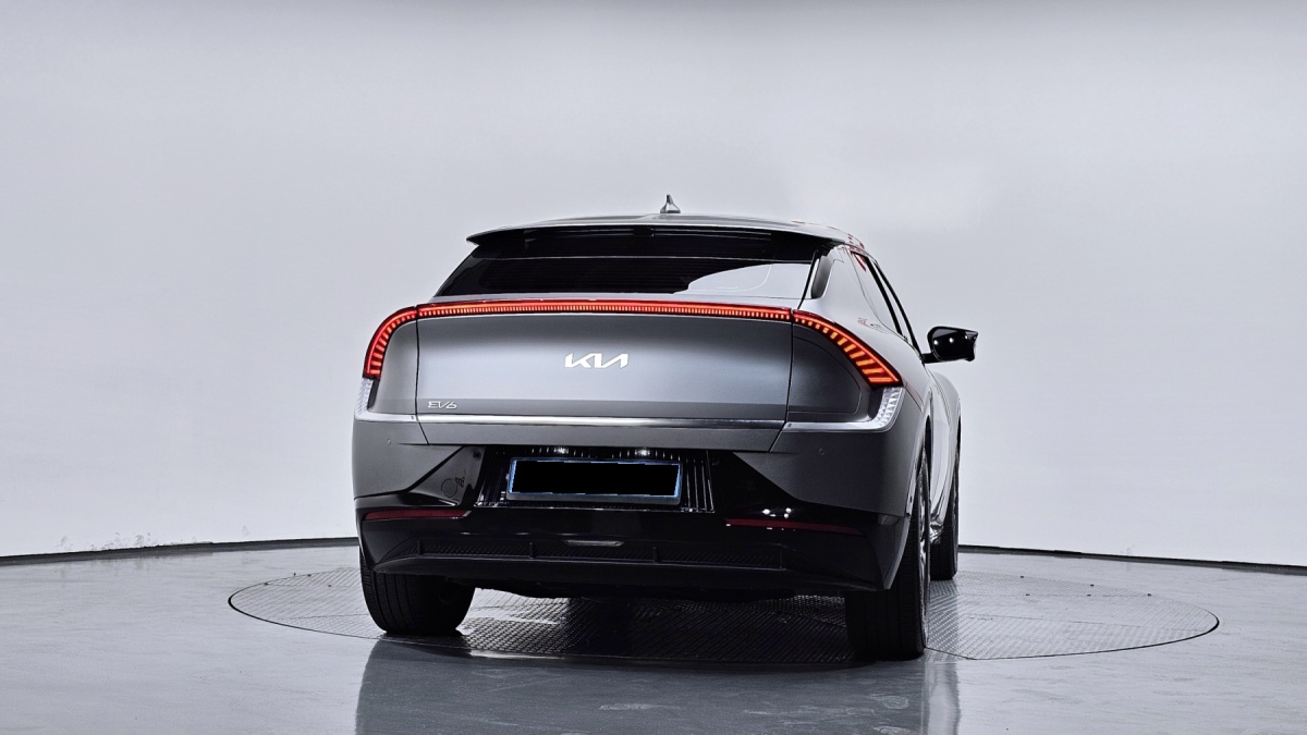 Kia EV6, 2023 — фото 4 из 12