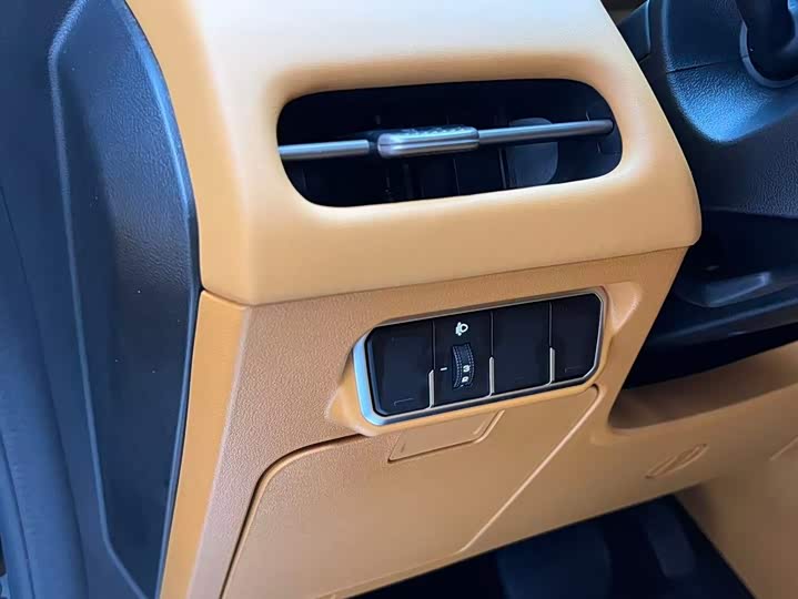 Wey 80 Hybrid, 2025 — фото 7 из 9