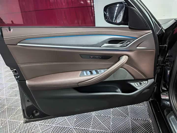 BMW 5 Series Hybrid, 2023 — фото 6 из 9