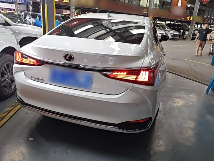 Lexus ES, 2021 — фото 7 из 9