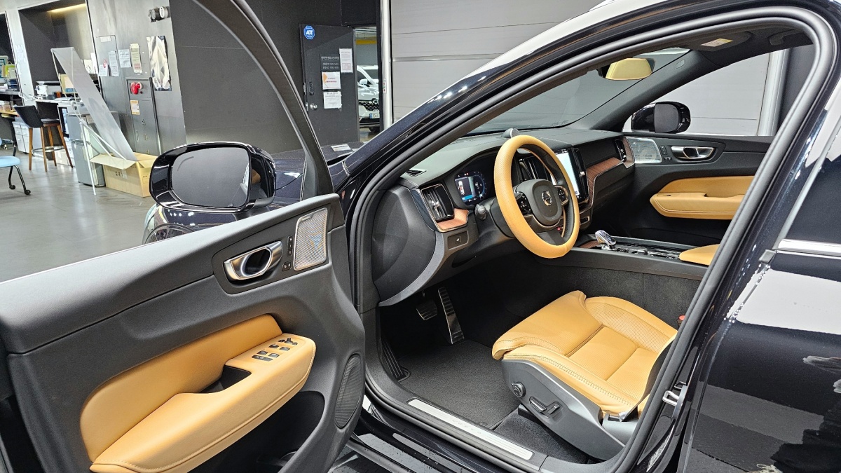 Volvo XC60, 2024 — фото 10 из 12