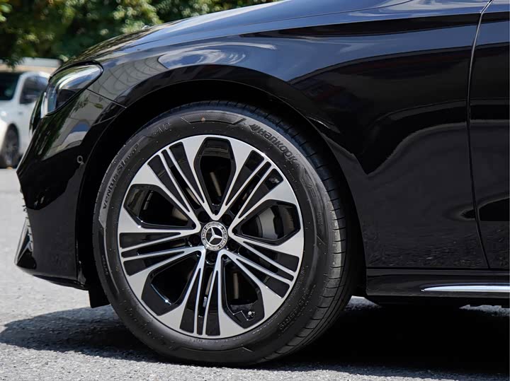 Mercedes-Benz E-Class, 2025 — фото 8 из 9