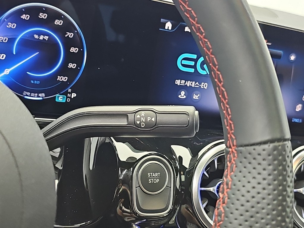 Mercedes-Benz EQA, 2025 — фото 8 из 12