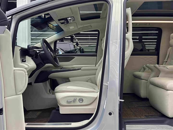 Buick OMPV, 2025 — фото 8 из 9
