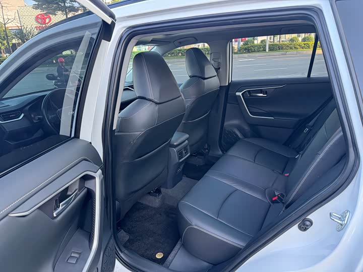 Toyota RAV4, 2024 — фото 9 из 9