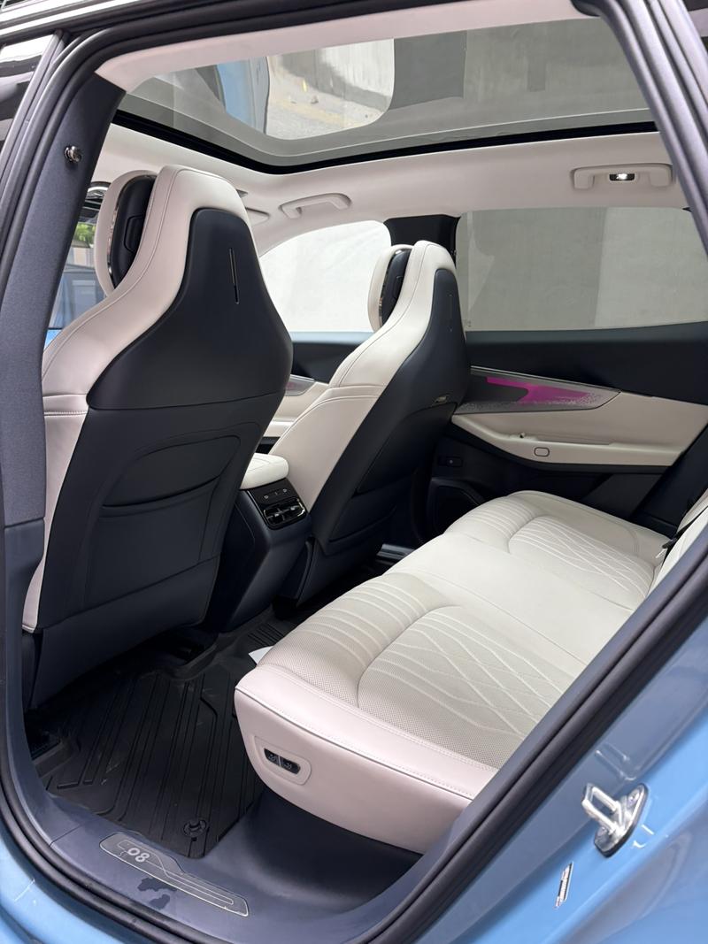 Lynk & Co 08 EM-P Hybrid, 2025 — фото 11 из 12
