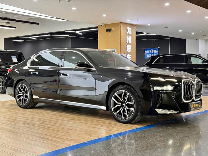BMW 7 Series, 2024 — фото 3 из 9
