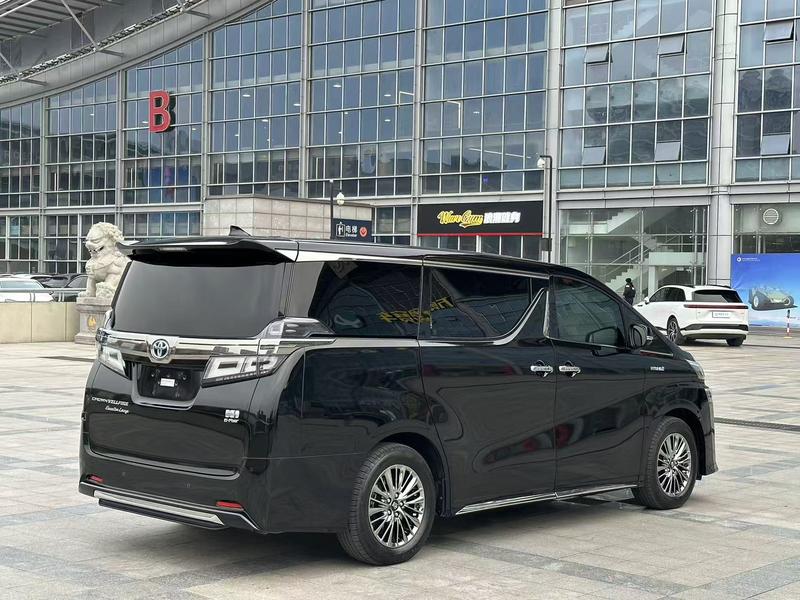 Toyota Vellfire, 2022 — фото 7 из 11