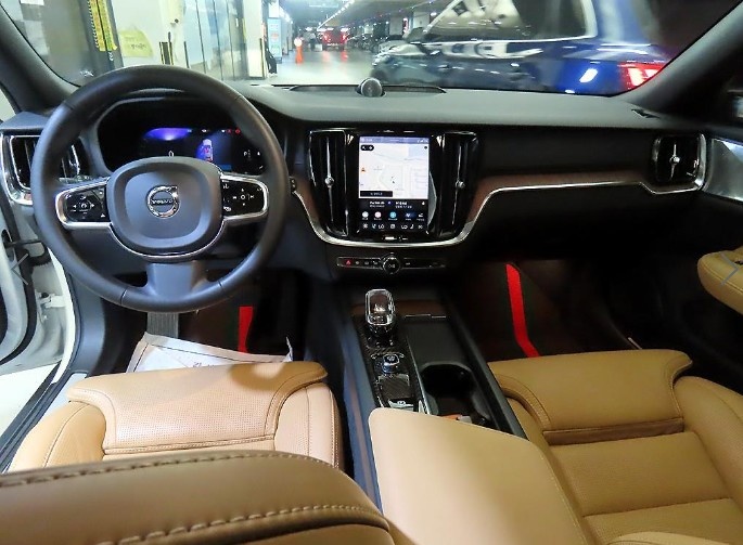 Volvo V60, 2023 — фото 9 из 12
