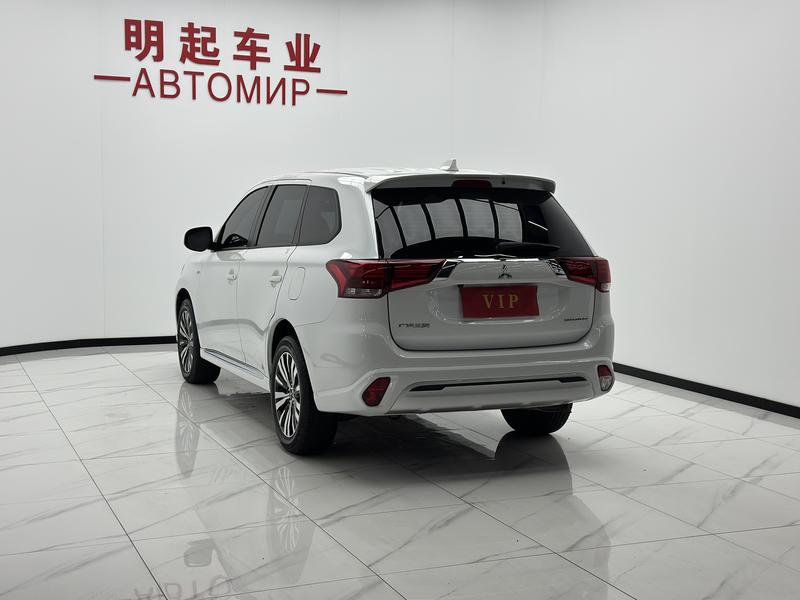 Mitsubishi Outlander, 2023 — фото 4 из 12