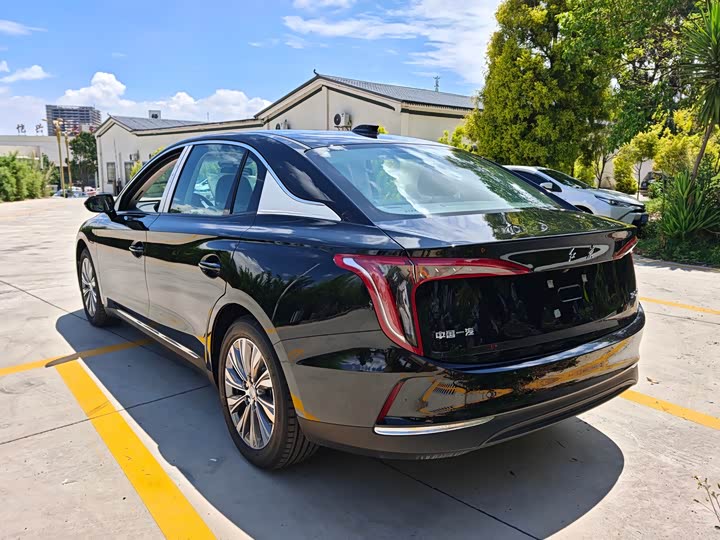 Hongqi E-QM5, 2024 — фото 9 из 9