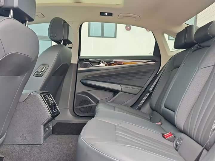 Volkswagen Passat, 2025 — фото 5 из 9