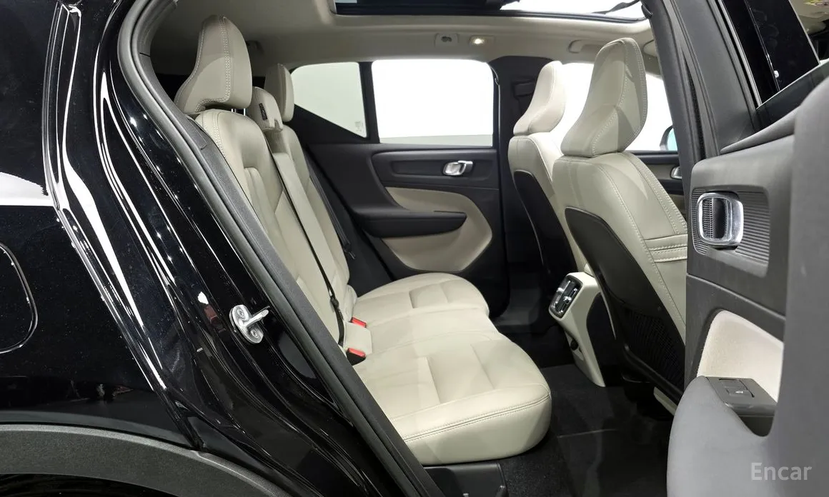 Volvo XC40, 2023 — фото 12 из 12