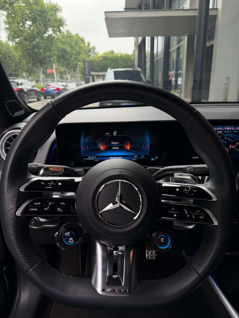 Mercedes-Benz GLB-Class AMG, 2025 — фото 9 из 10