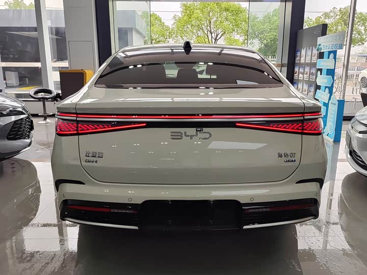 BYD Seal 07 DM-i Hybrid, 2024 — фото 5 из 9
