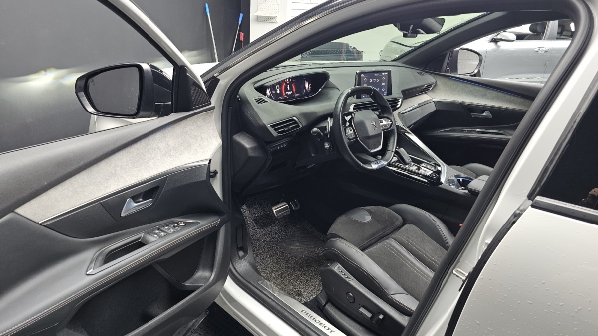 Peugeot 3008, 2021 — фото 10 из 12